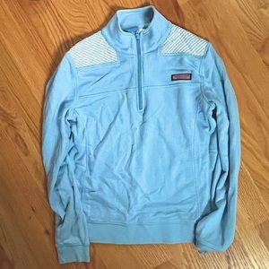 Vineyard vines light blue quarter zip with seersucker accent.